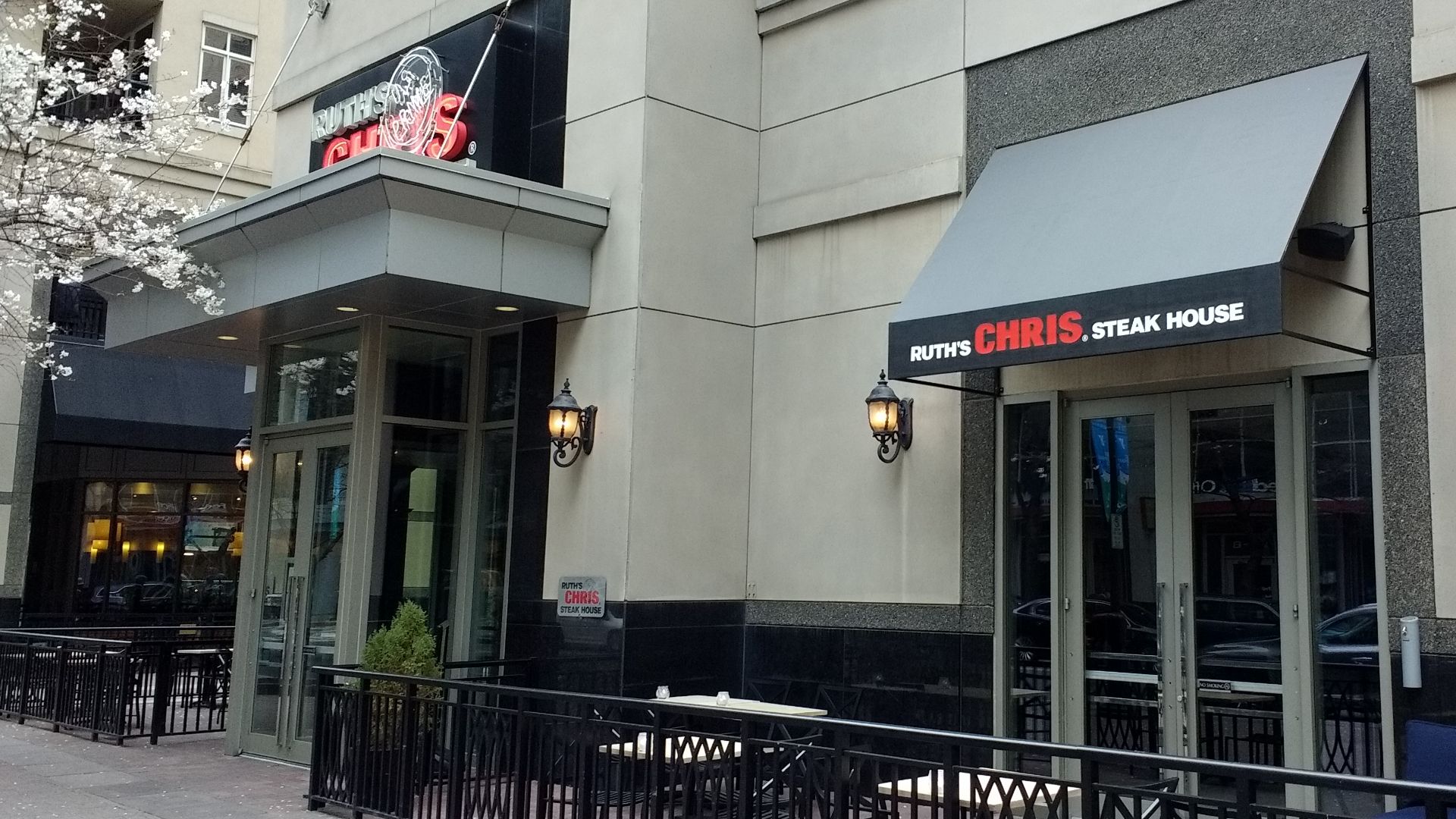 File:Ruth's Chris Steak House, Charlotte.jpg