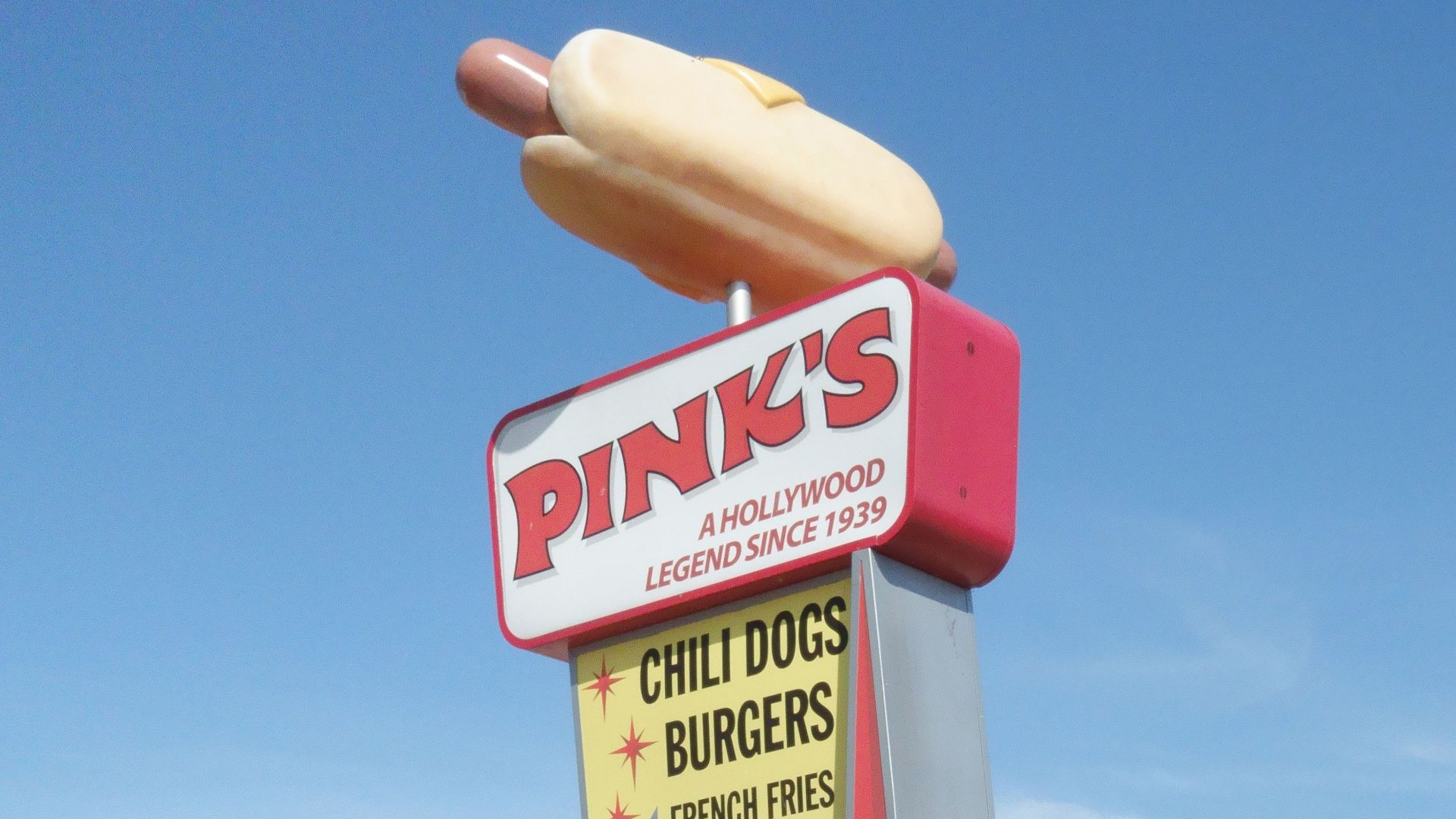 File:Cedar Point Pink's Hot Dogs (14669390970).jpg