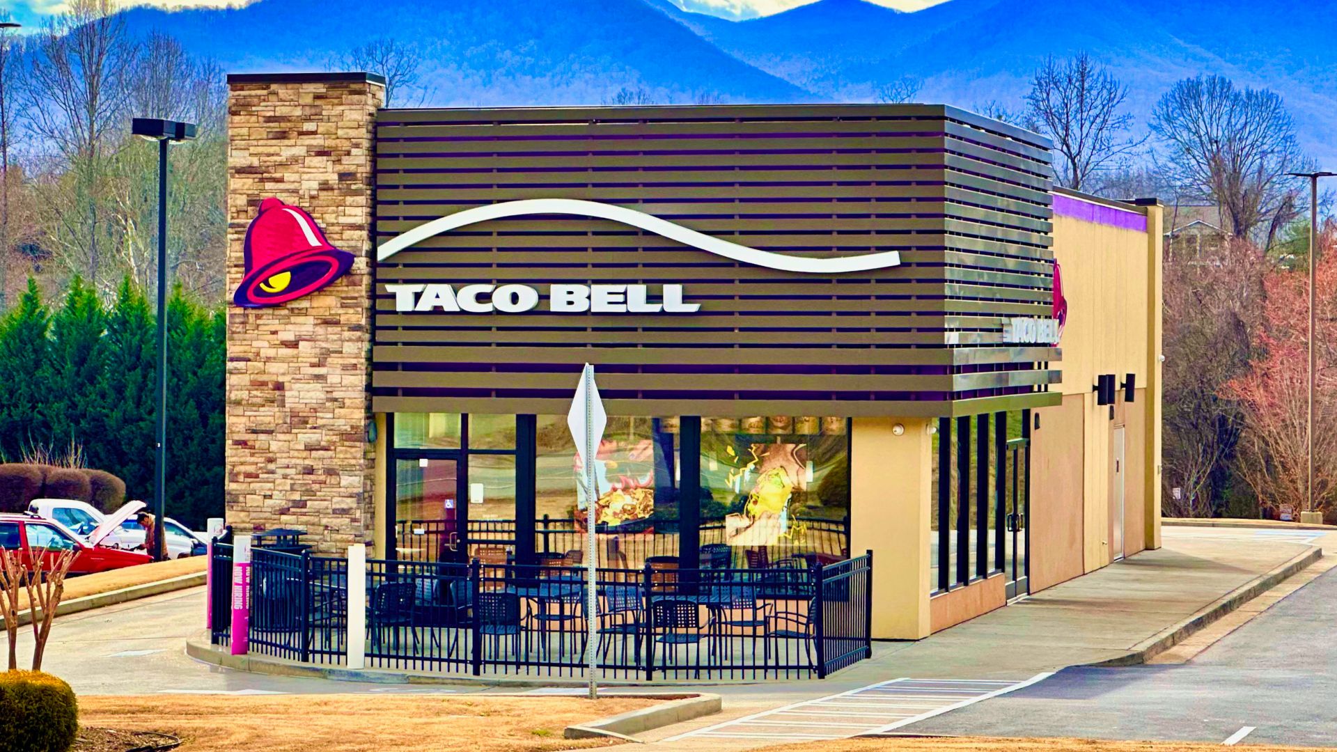File:A modern Taco Bell restaurant in Hiawassee, Georgia.jpg