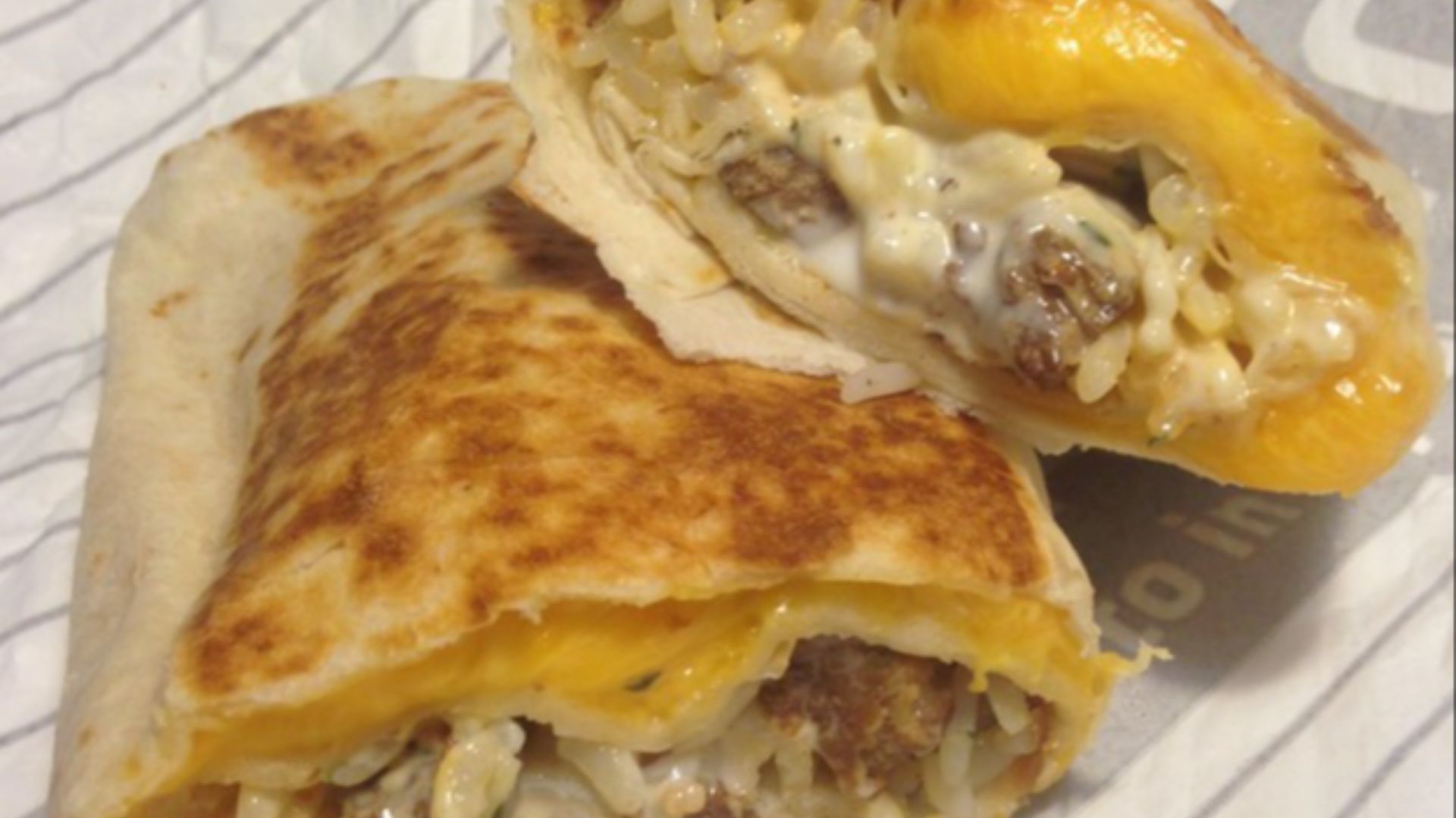 File:Taco Bell Quesarito 2 (14401264891).jpg