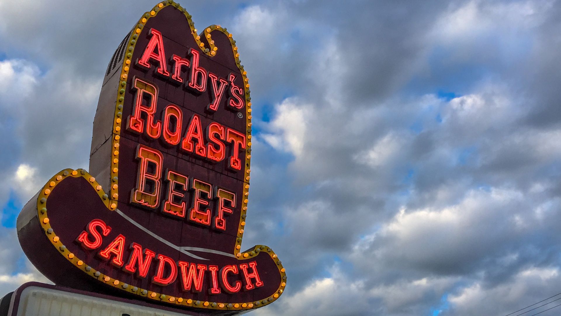 File:Arby's Big Hat sign.jpg