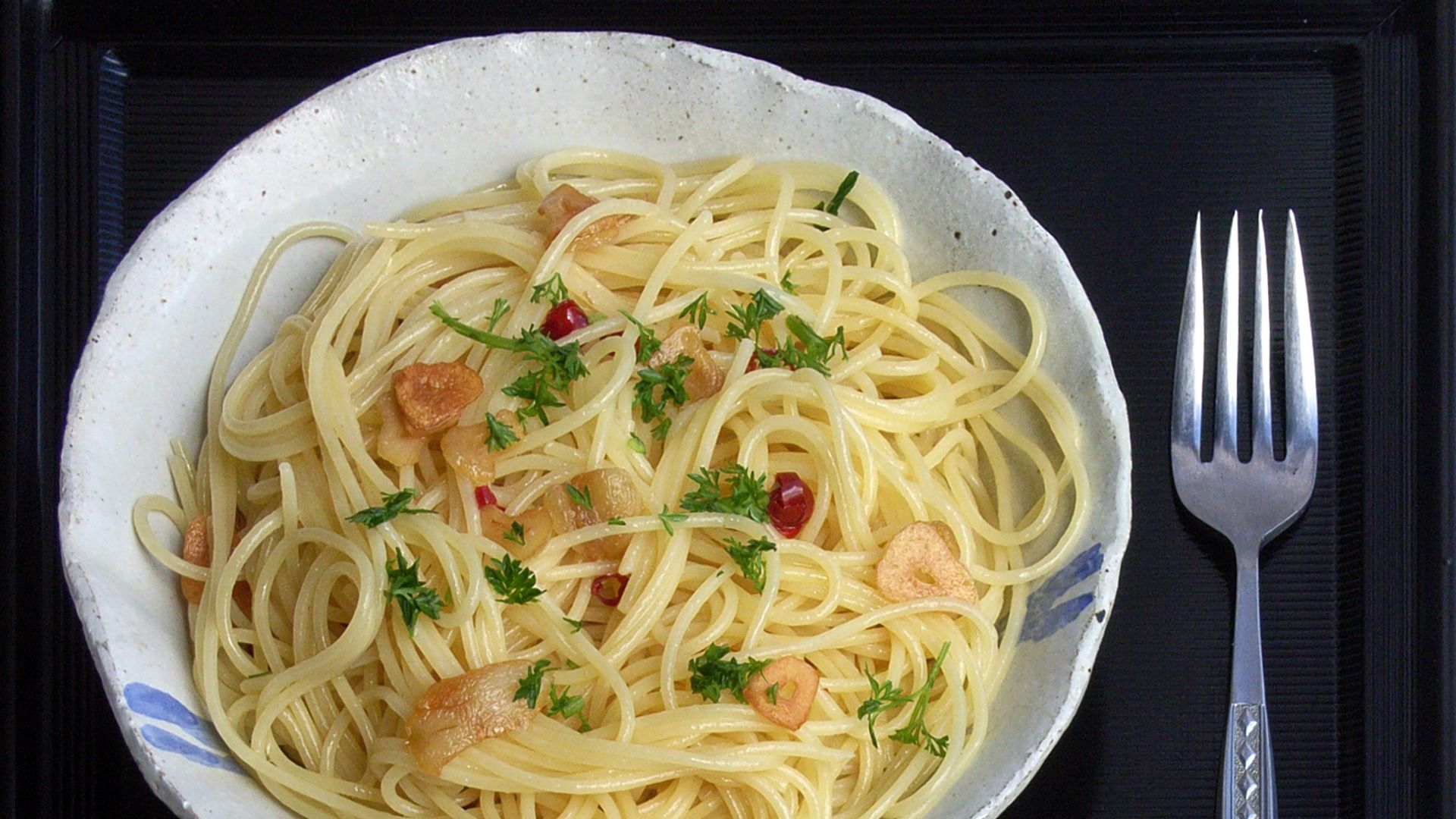 File:Spaghetti aglio olio e peperoncino by matsuyuki retouched.jpg