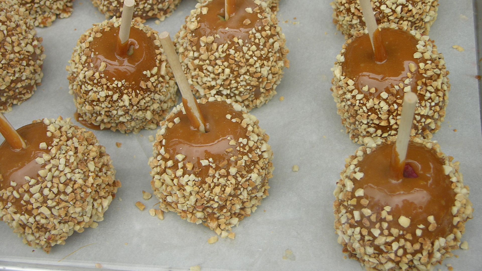 File:Caramel Peanut Candy Apples 2592px.jpg