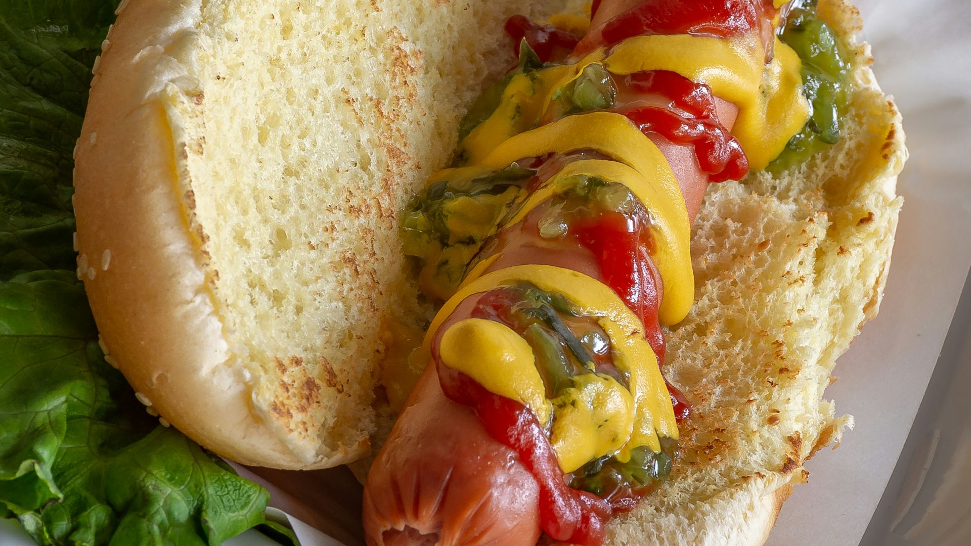 hotdog sandwich with tomato and lettuce