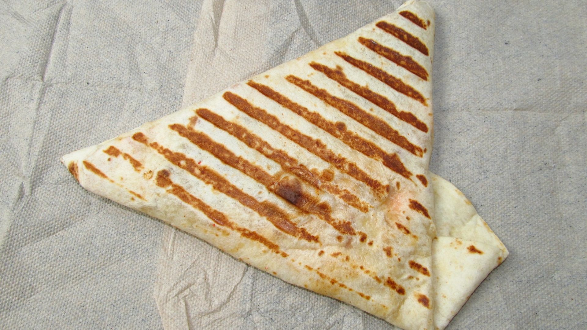 File:Taco Bell Grilled Stuft Nacho (27504338517).jpg