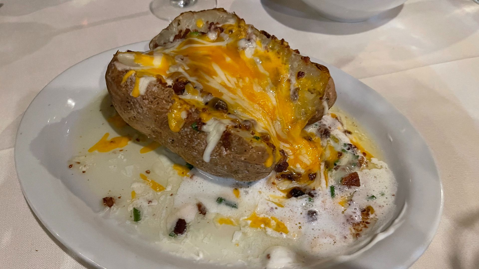 File:Harris Ranch Prime Steakhouse - September 2023 - Sarah Stierch 05.jpg