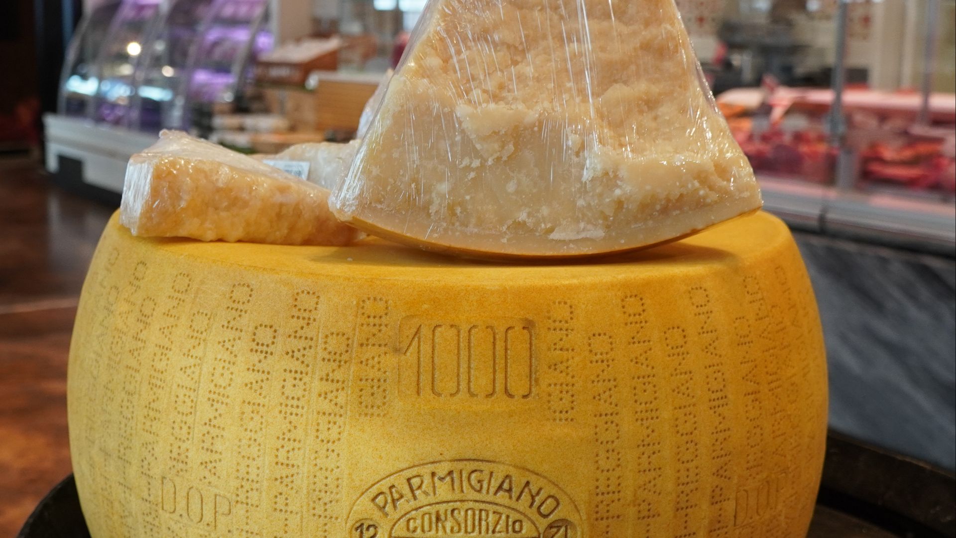 File:Parmigiano Reggiano, Italien, Europäische Union.jpg