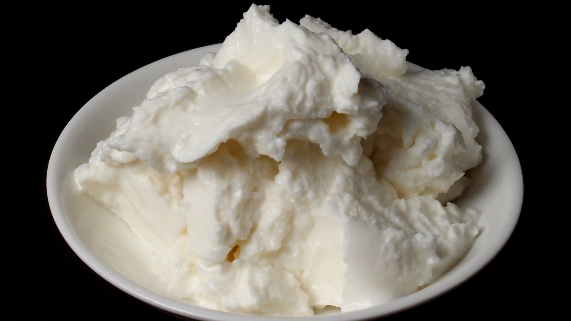 File:Skimmed milk quark.jpg