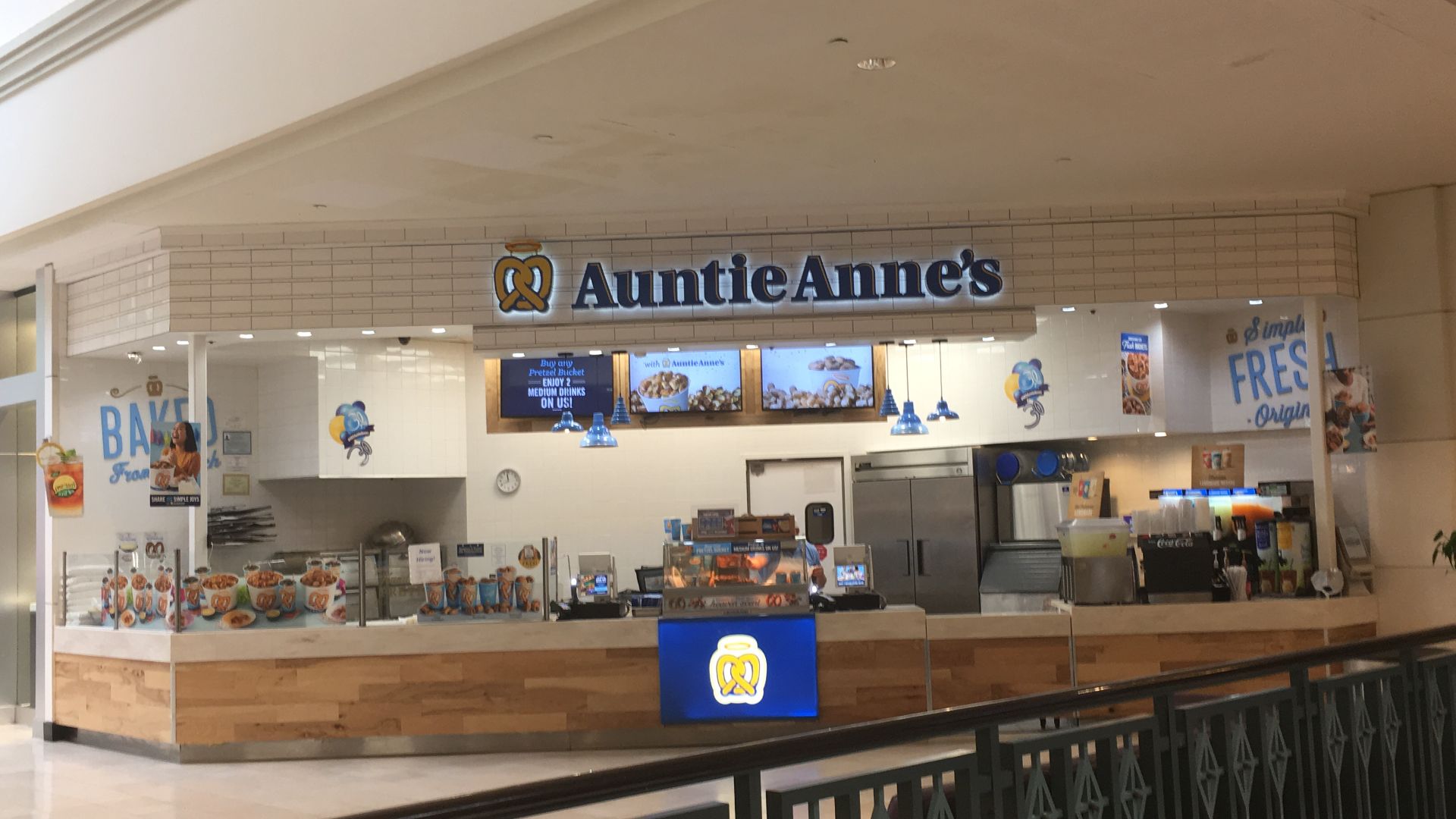 File:Auntie Anne's in King of Prussia Mall.jpeg