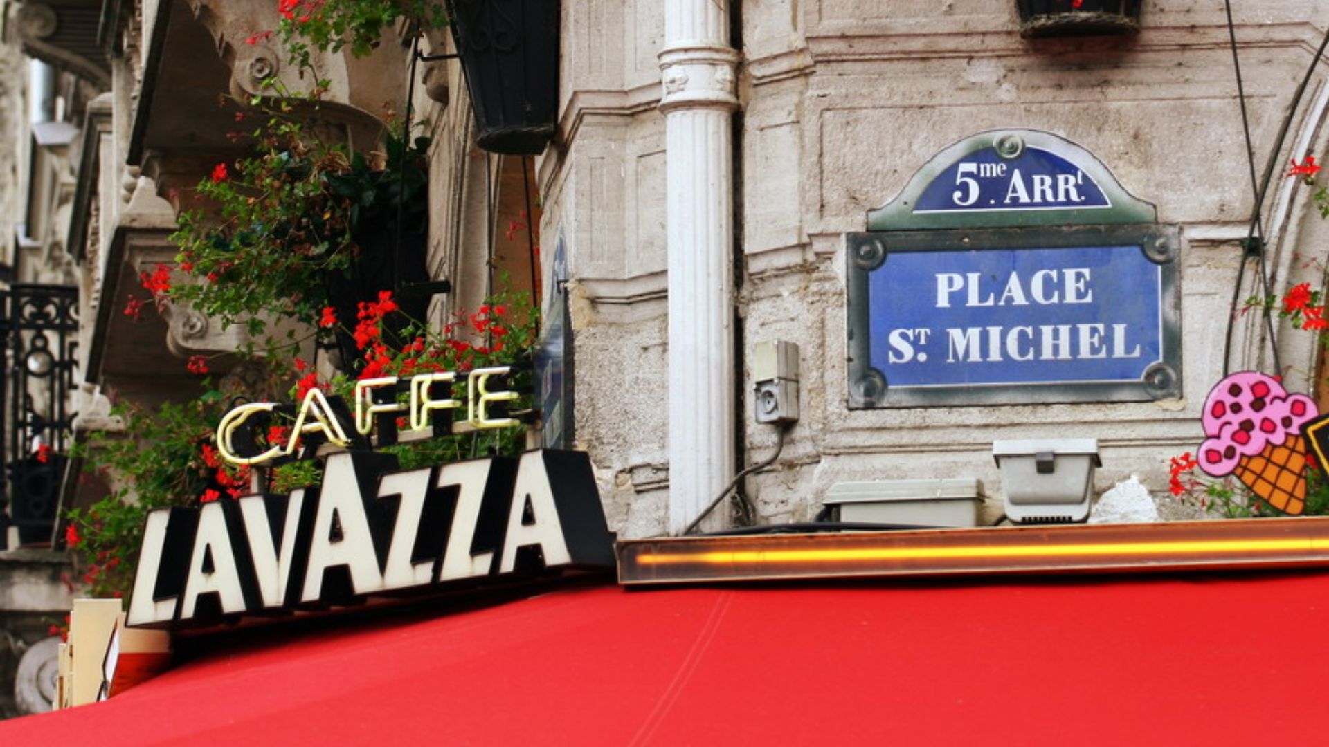 File:Caffe Lavazza, Saint Michel.jpg