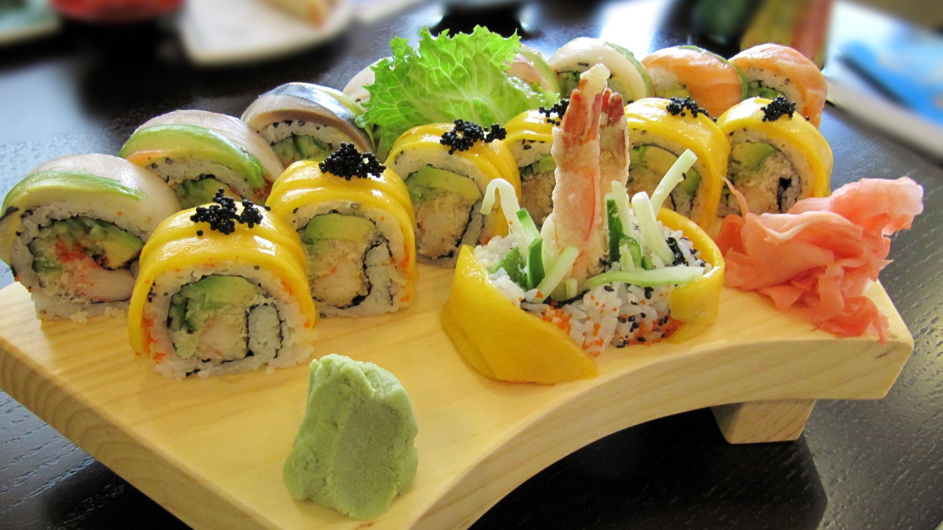 File:Golden Maki Rainbow Roll sushi.jpg