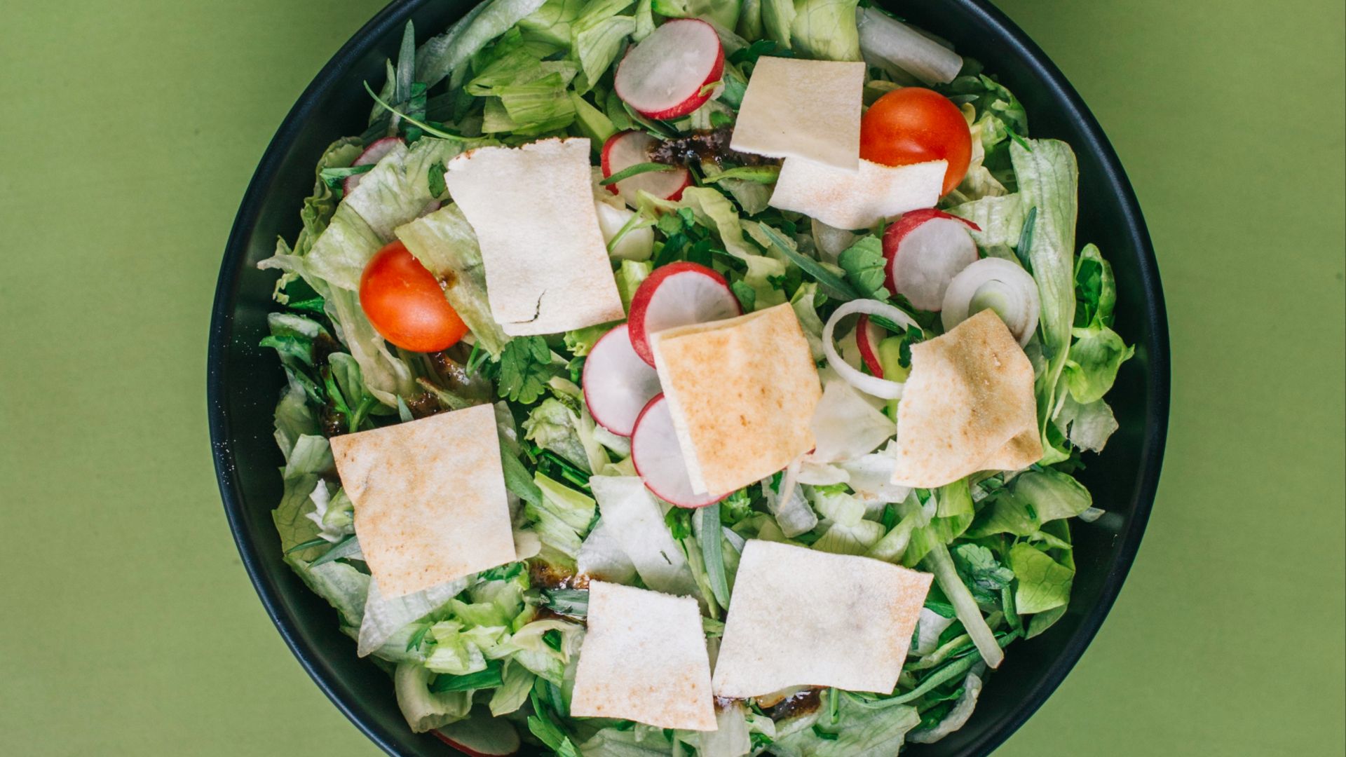 green salad on a black bowl