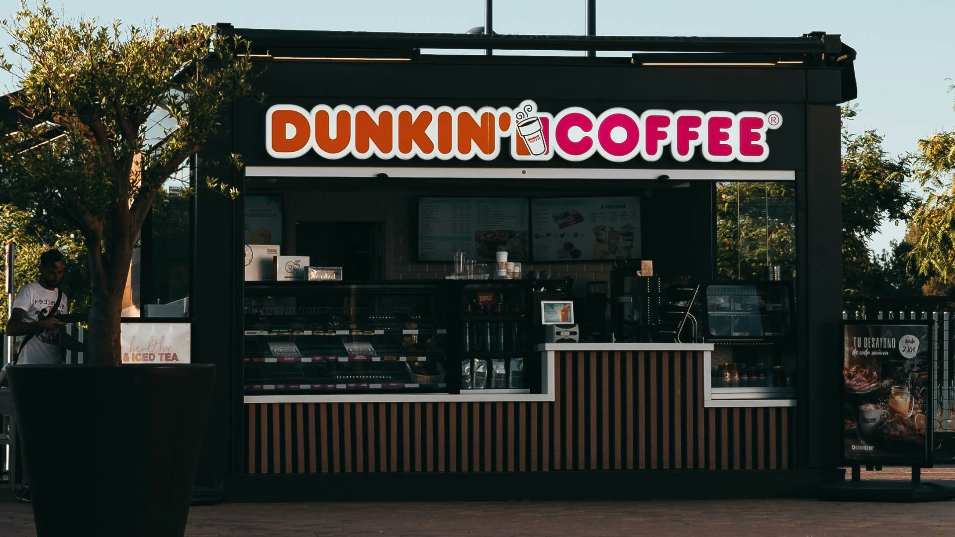 Dunkin Coffee shop during daytime