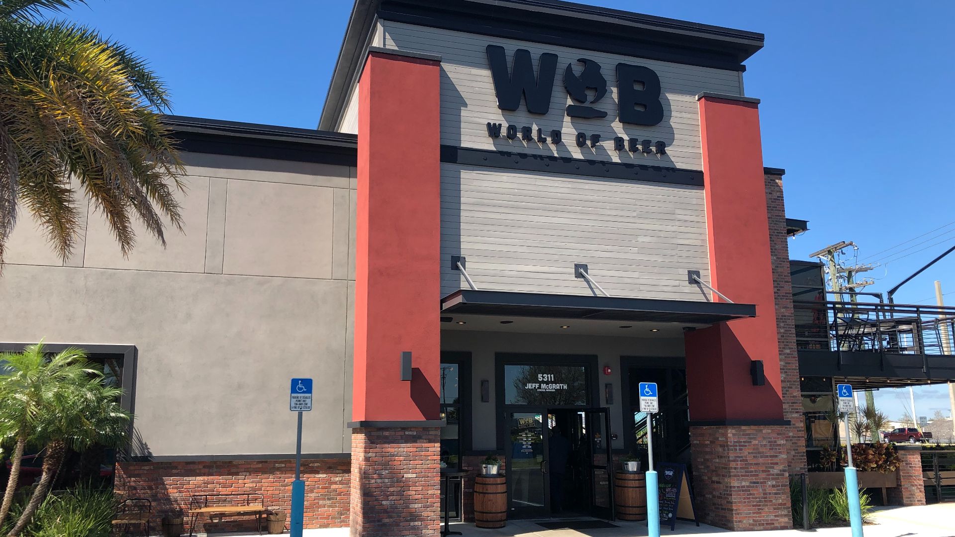 File:World of Beer Avalon in Tampa outside.jpg