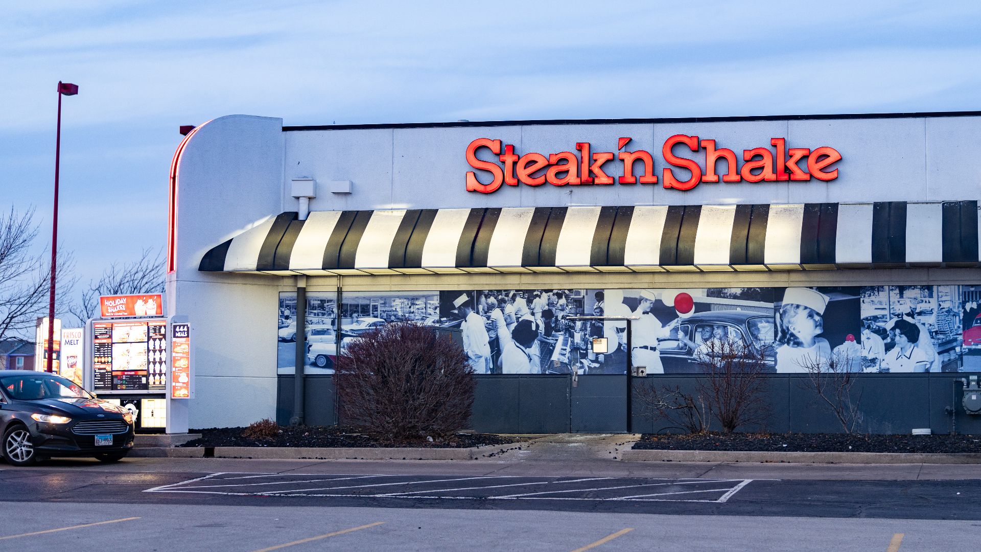 File:Steak n Shake Restaurant (52930561989).jpg