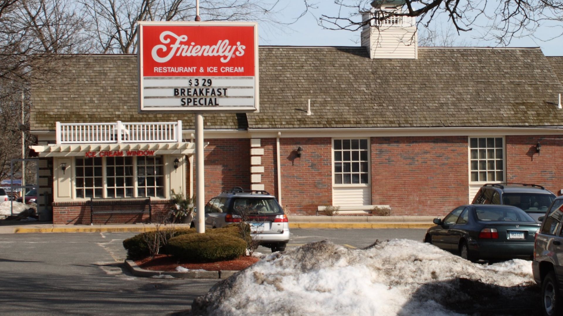 File:Friendly's in Unionville, Connecticut.jpg