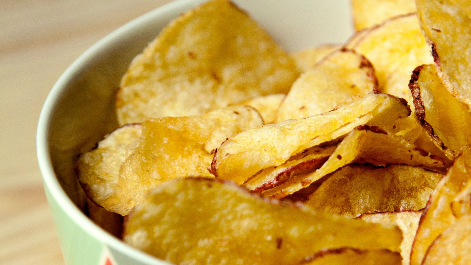 potato chips in bowl