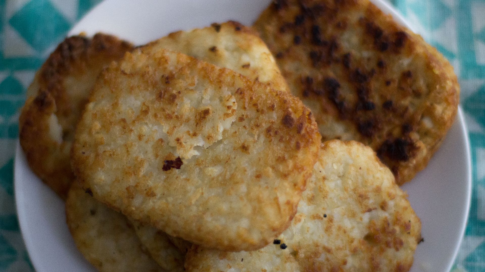 File:Hash browns on white plate.jpg