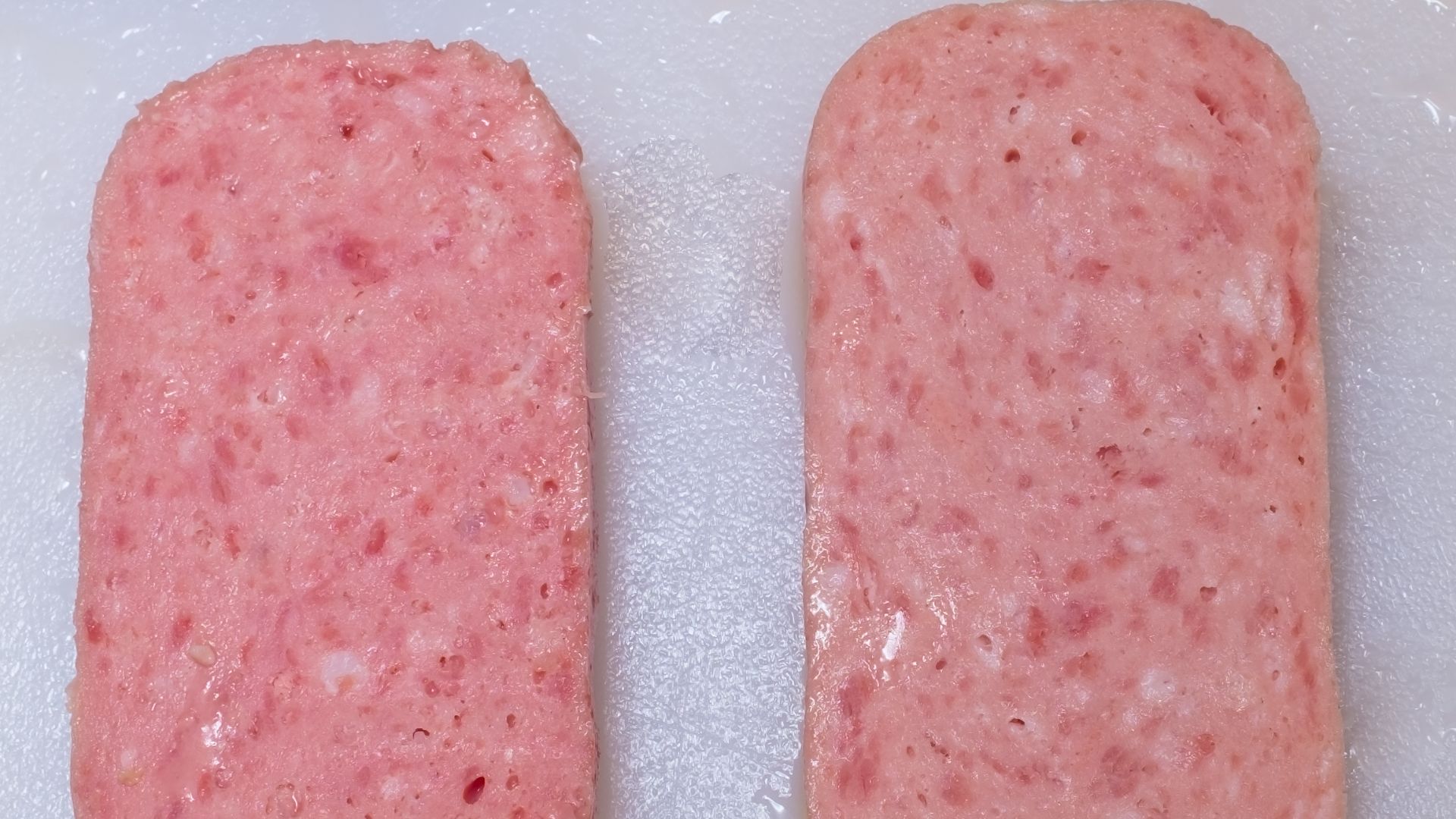 File:Spam Clones ML Luncheon meat and Chung Jung One Luncheon Meat sliced.jpg