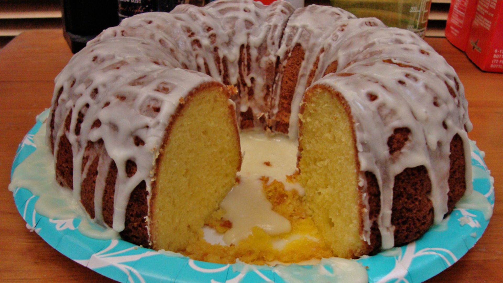 File:Glazed Lemon Bundt Cake.jpg