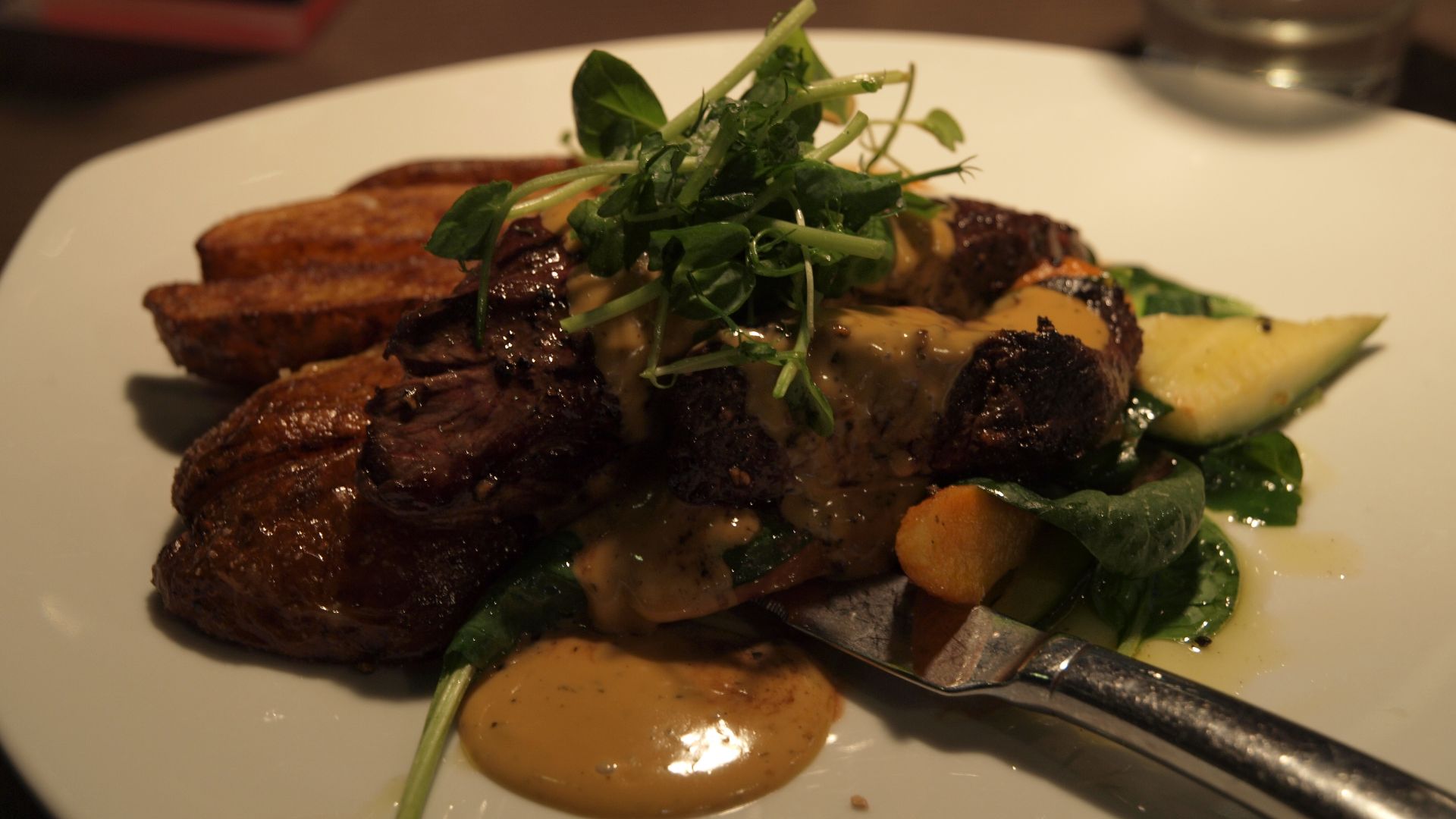File:Kangaroo with thyme at restaurant Memphis.jpg