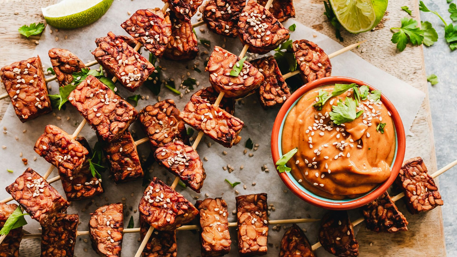 barbecue and sliced lemon fruit