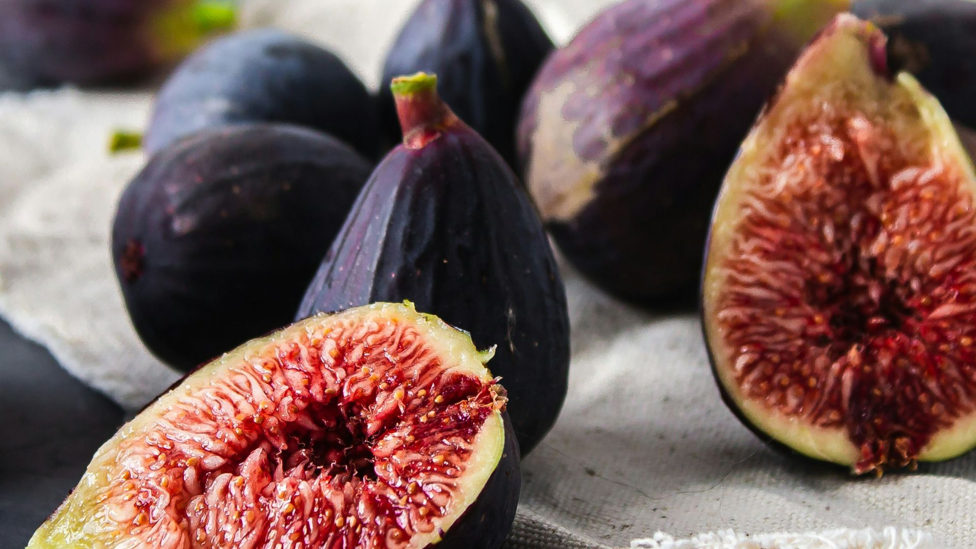 purple and red round fruit