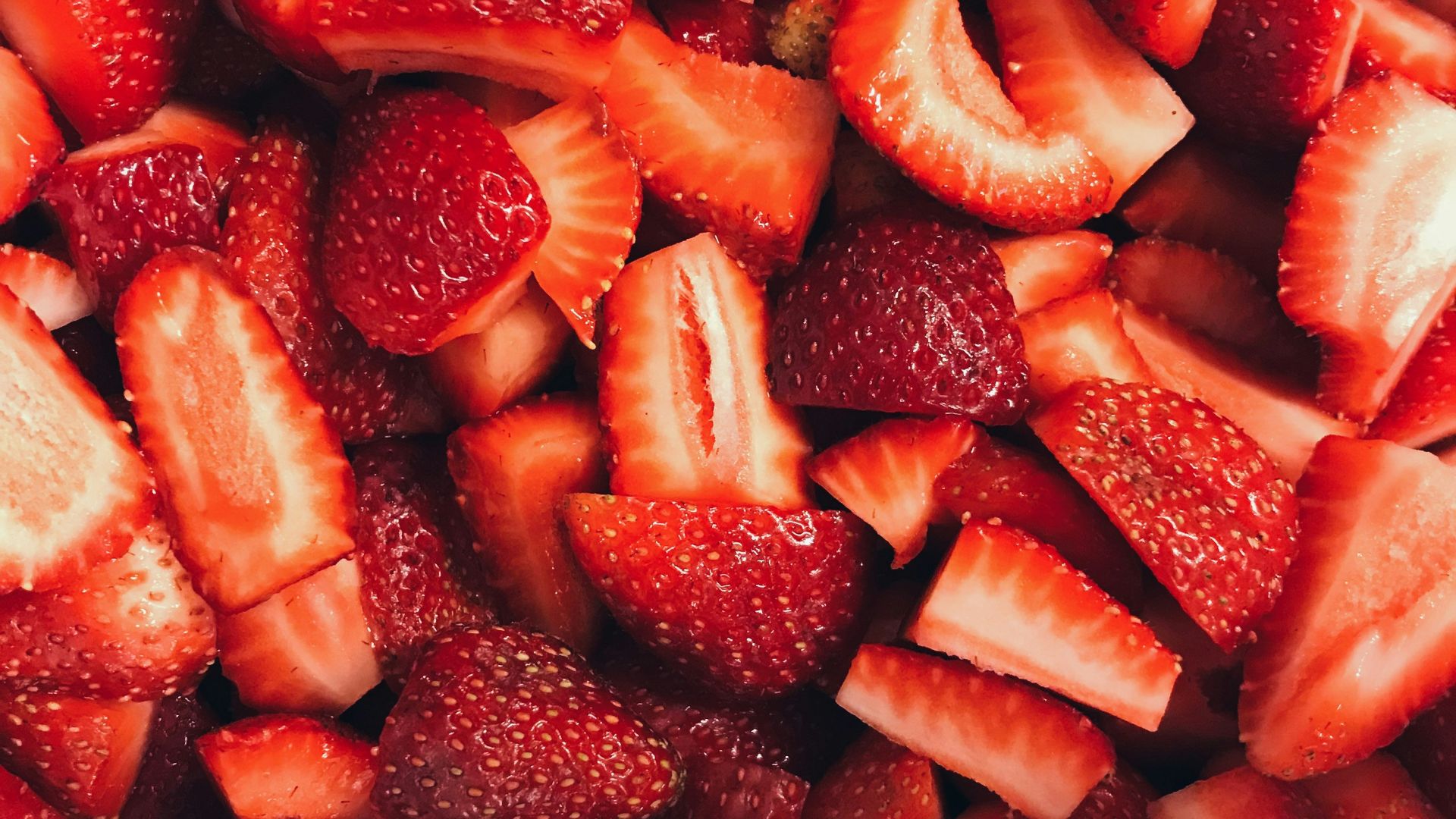 sliced strawberries