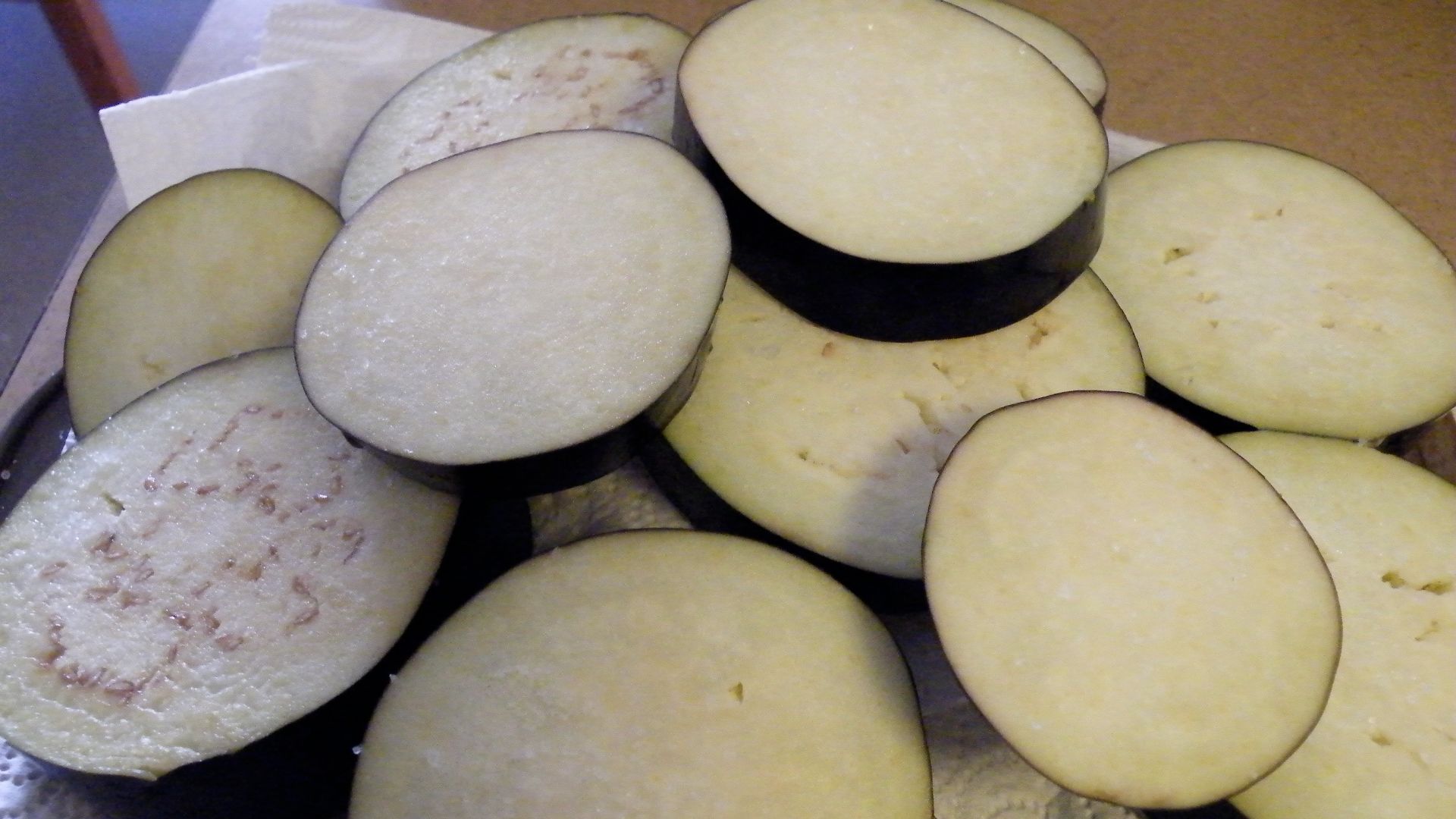 File:Sliced eggplant.JPG