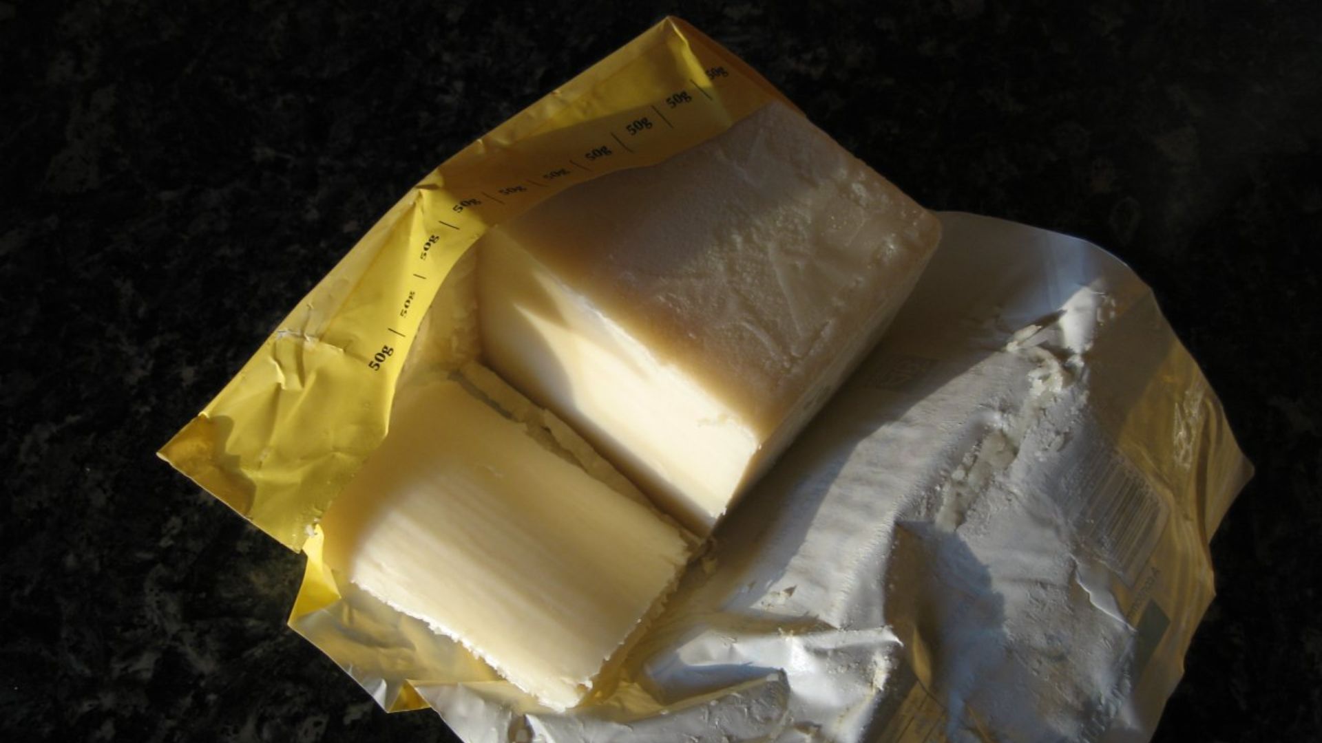 File:Huile de palme biologique 350g.jpg