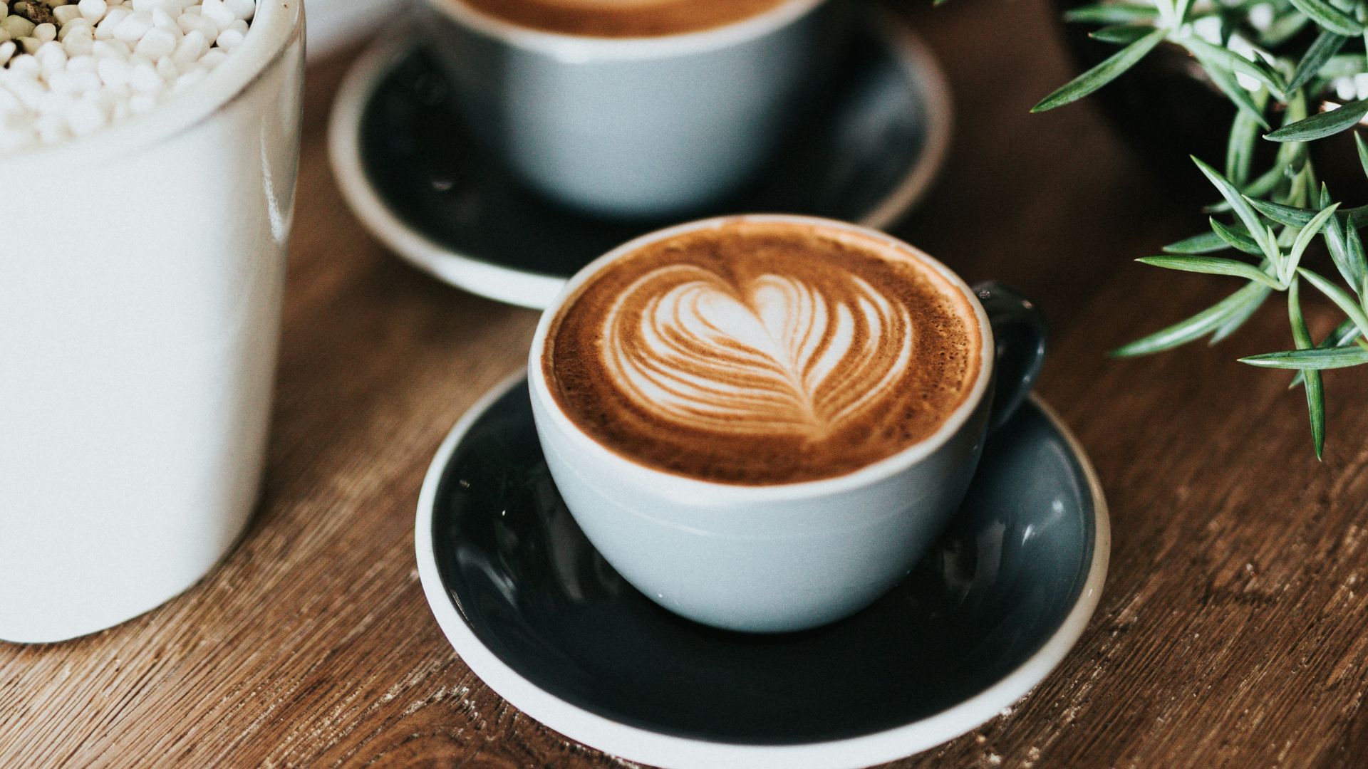 shallow focus photography of coffee late in mug on table
