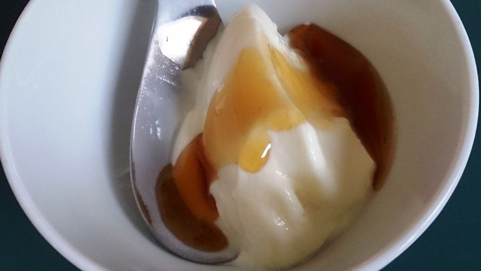 File:Greek yoghurt with honey.jpg