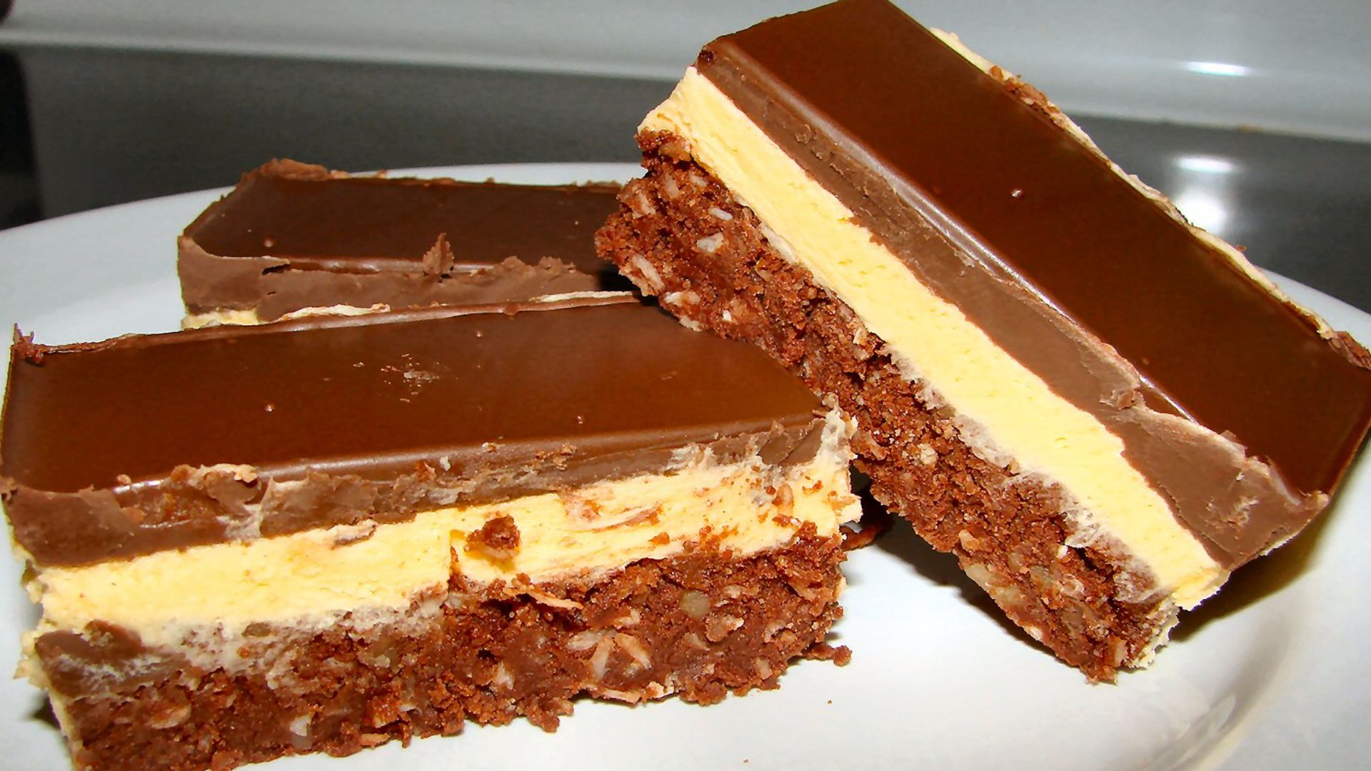 File:Nanaimo Bars - flash.jpg