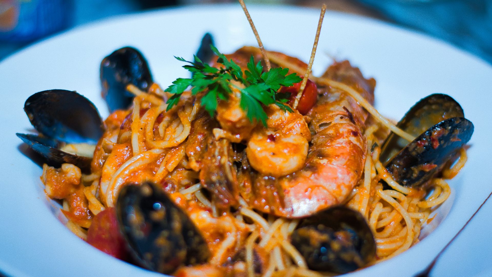 cooked shrimps in bowl