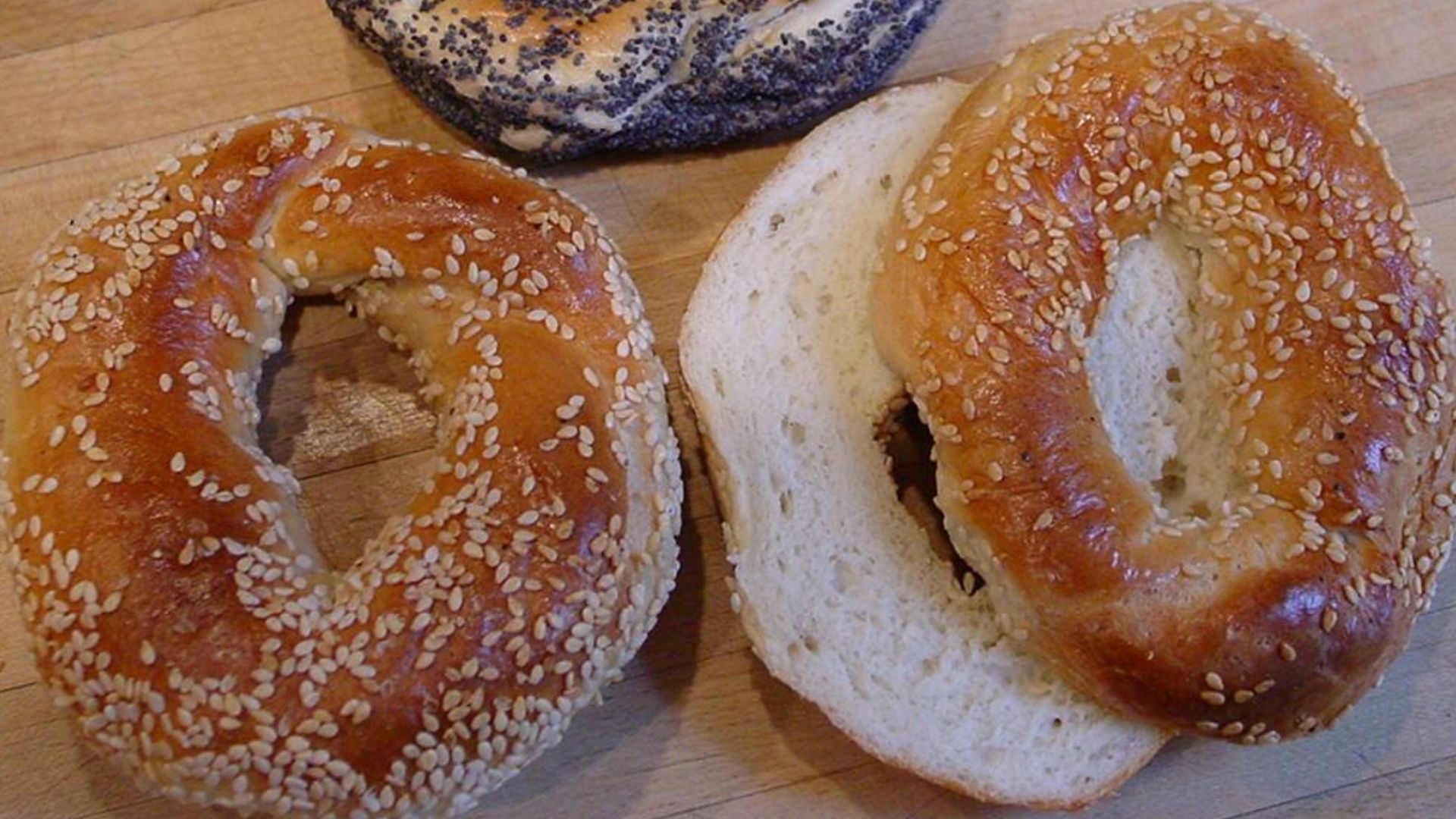 File:Bagels-Montreal-REAL.jpg