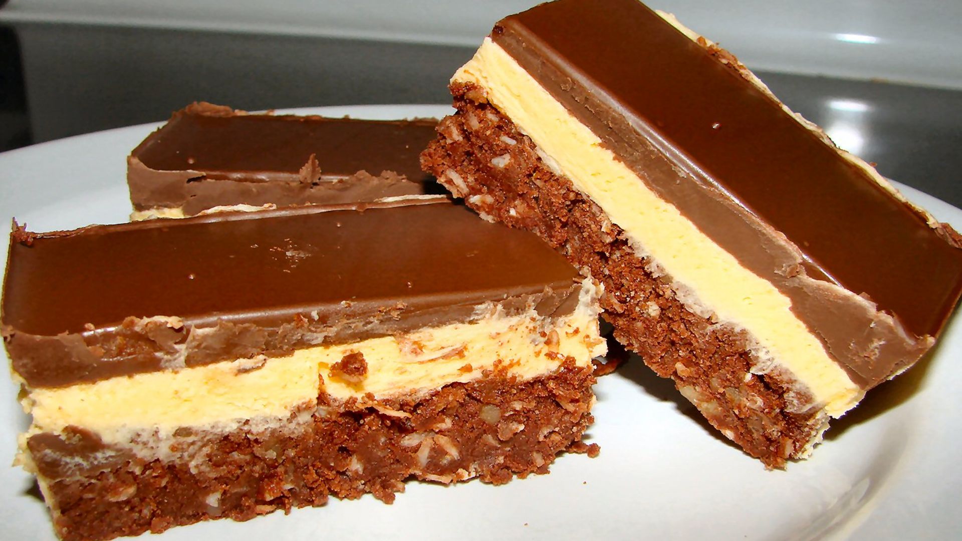 File:Nanaimo Bars - flash.jpg