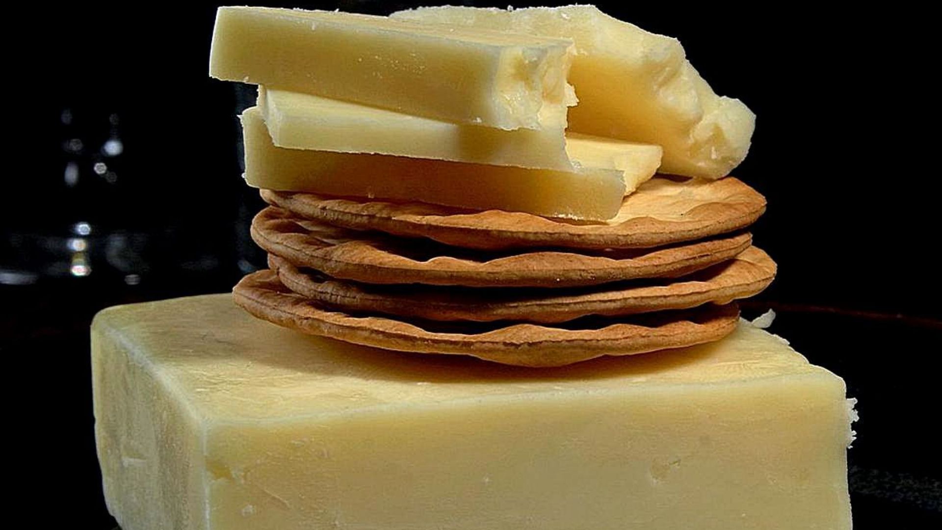 File:White cheddar cheese (1).jpg