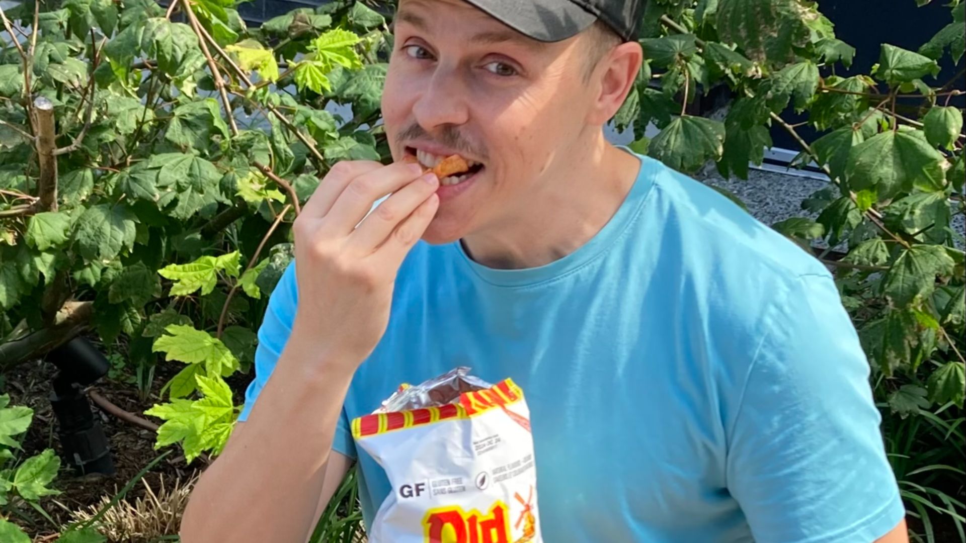 File:Man enjoying ketchup chips.jpg