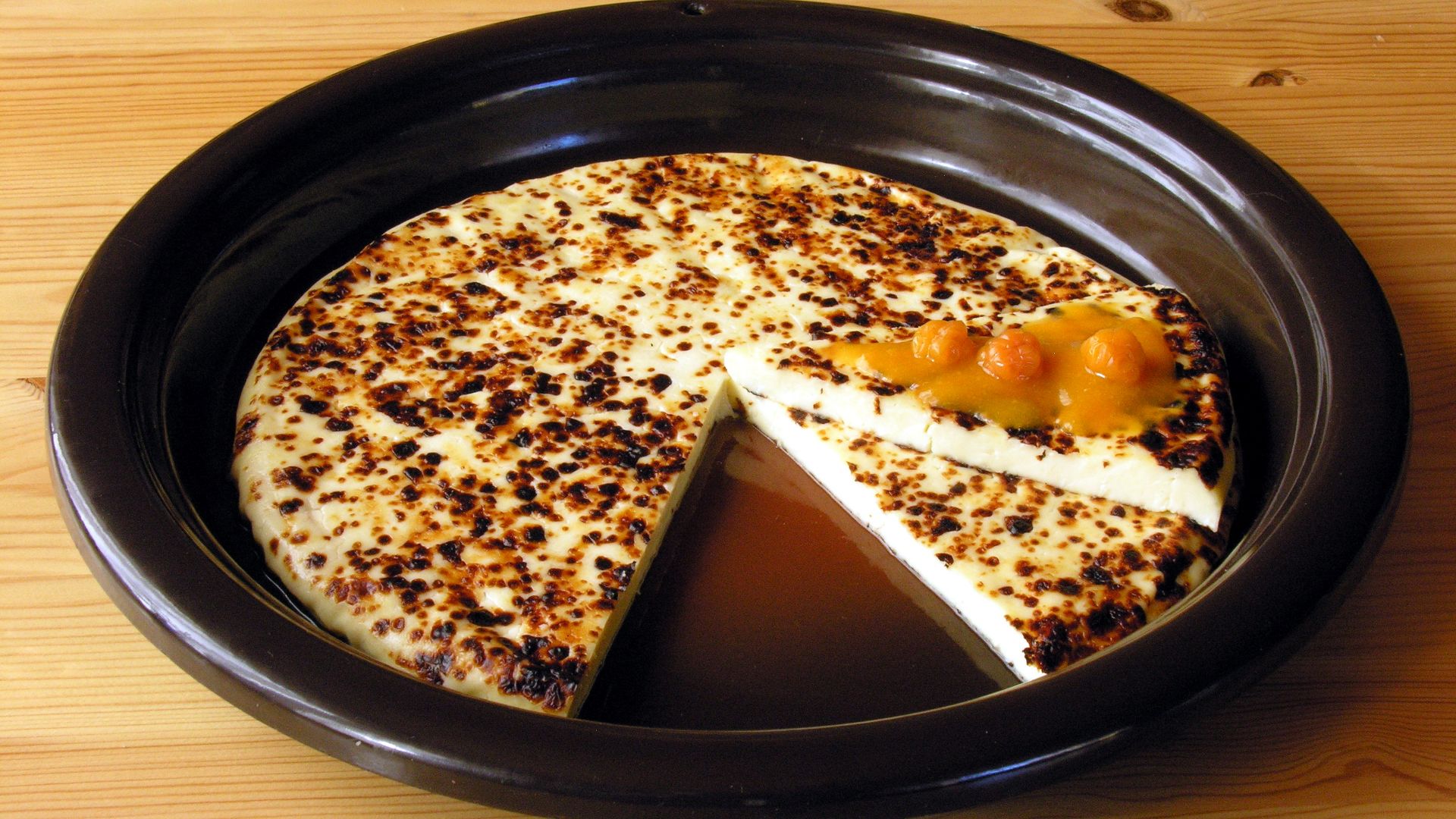 File:Leipäjuusto cheese with cloudberry jam.jpg