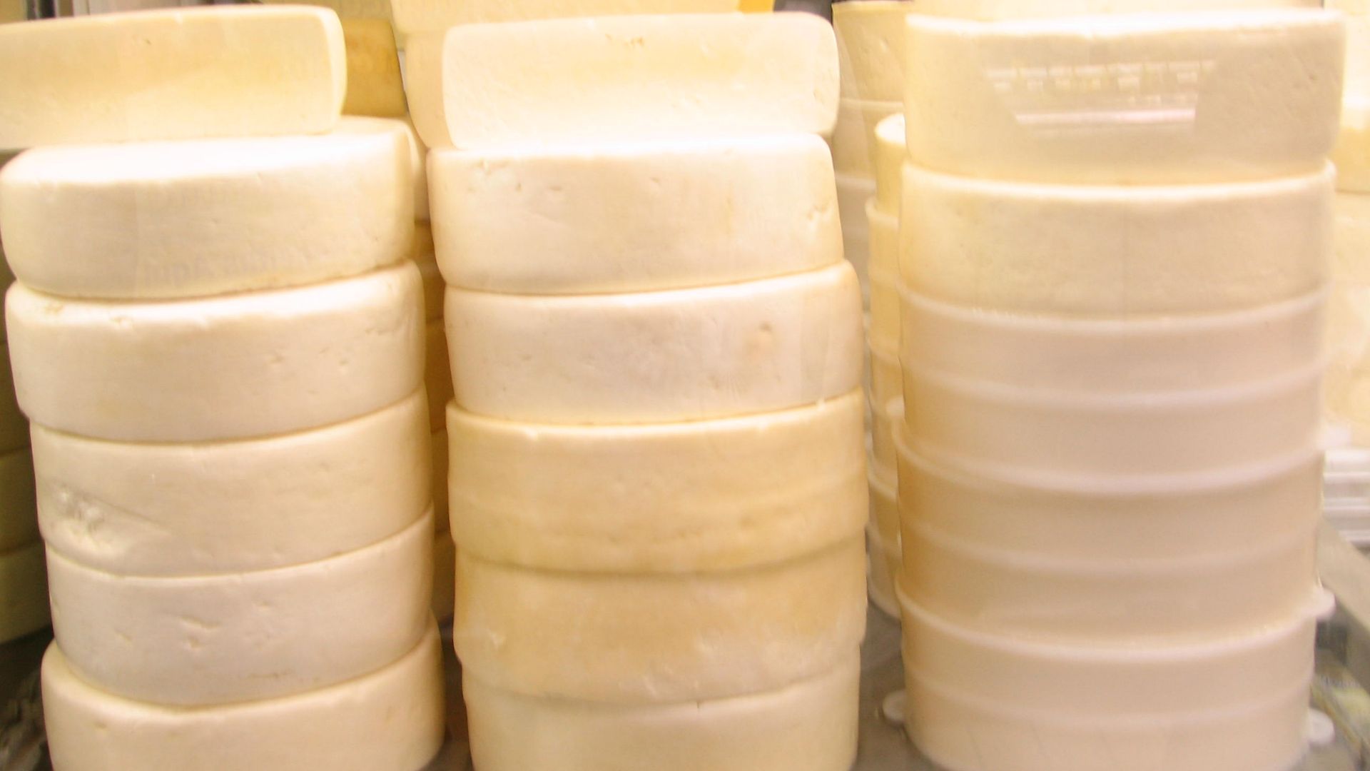 File:Queijo canastra, Minas Gerais.jpg