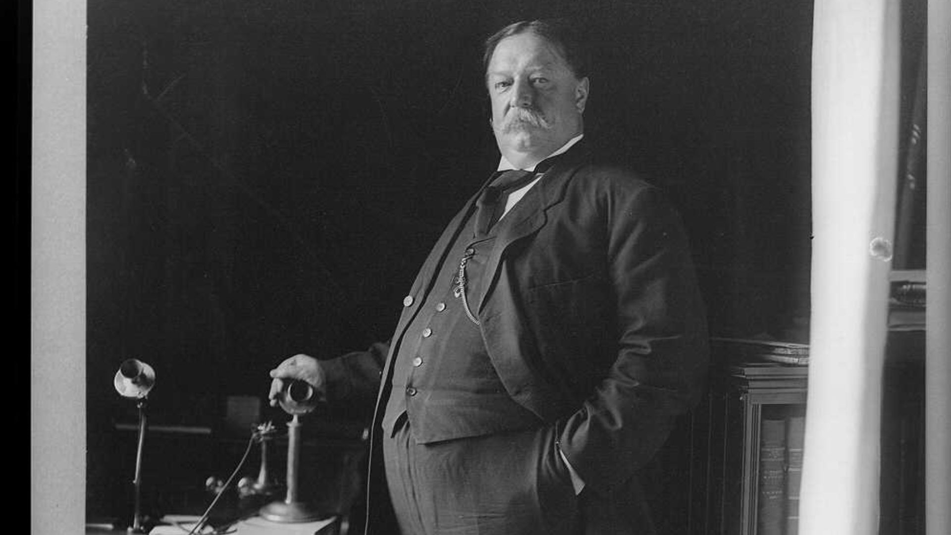 File:William Howard Taft telephones 1908.jpg