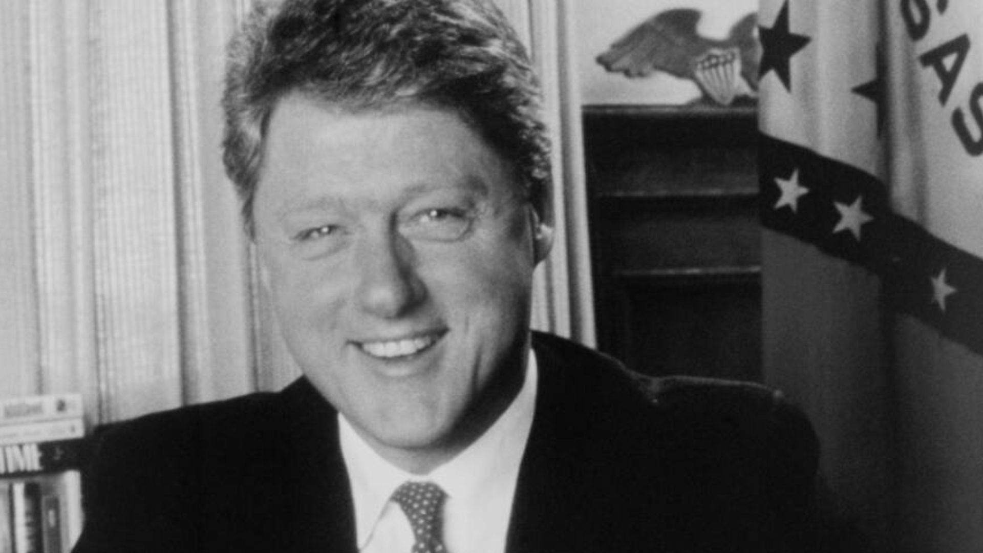 File:President Bill Clinton, half-length portrait, seated at desk, facing front.jpg