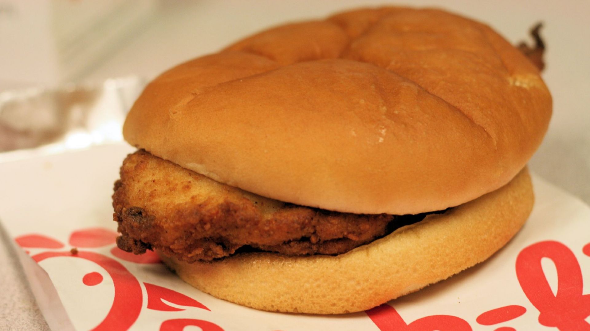 File:ChickFilA-ChickenSandwich.jpg