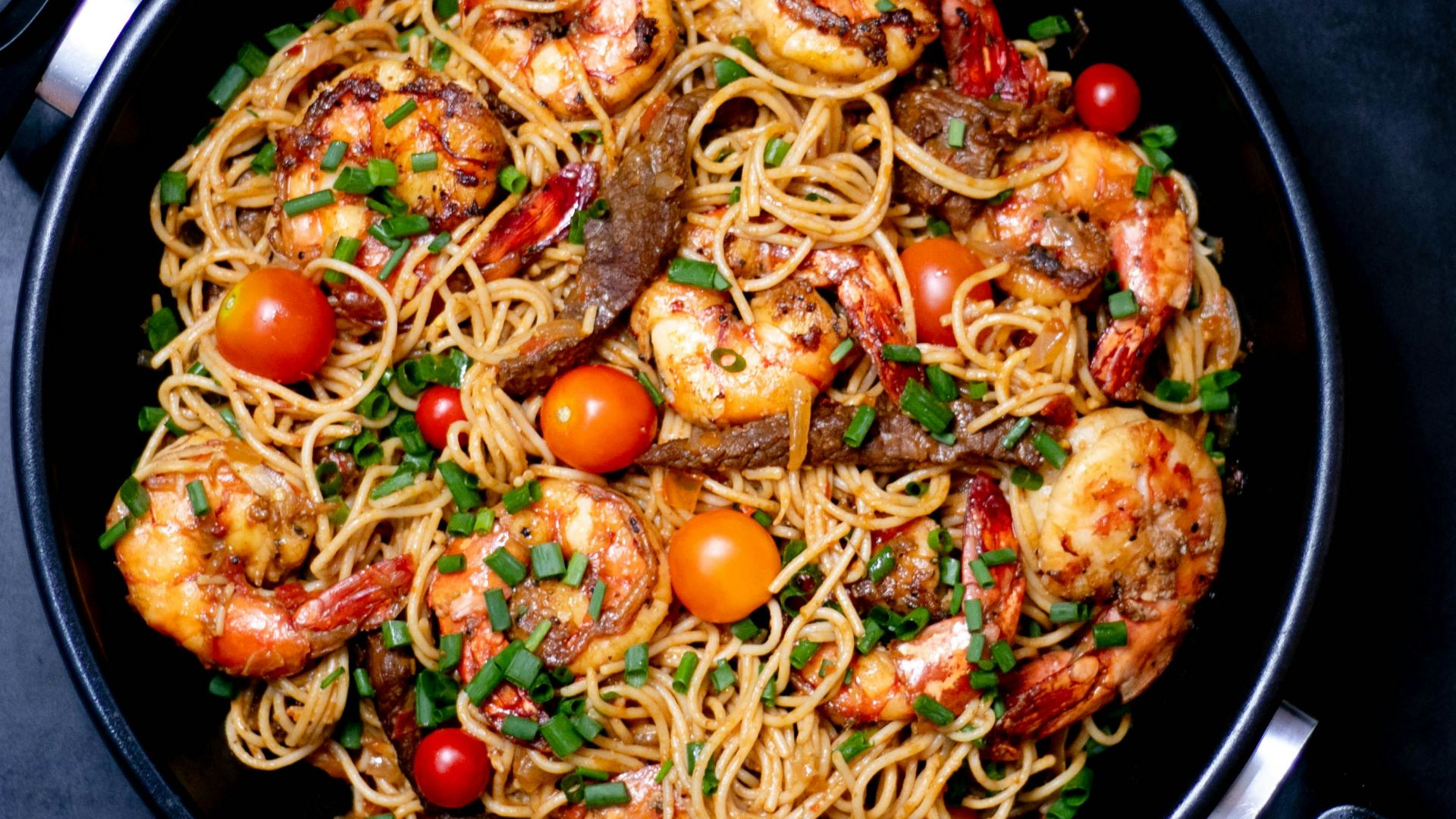 cooked noodles with shrimps