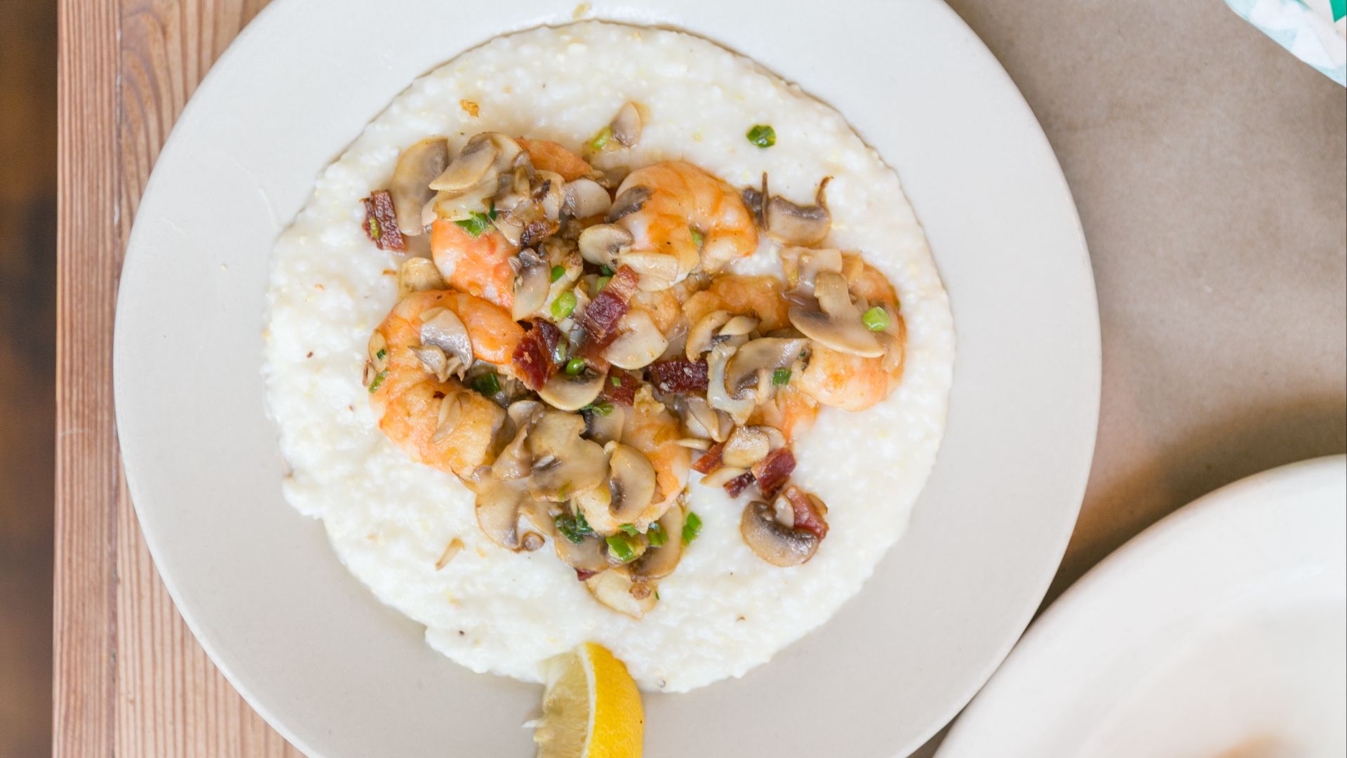 File:Shrimp & Grits - Sautéed shrimp with mushrooms, scallions & bacon served over cheese grits.jpg