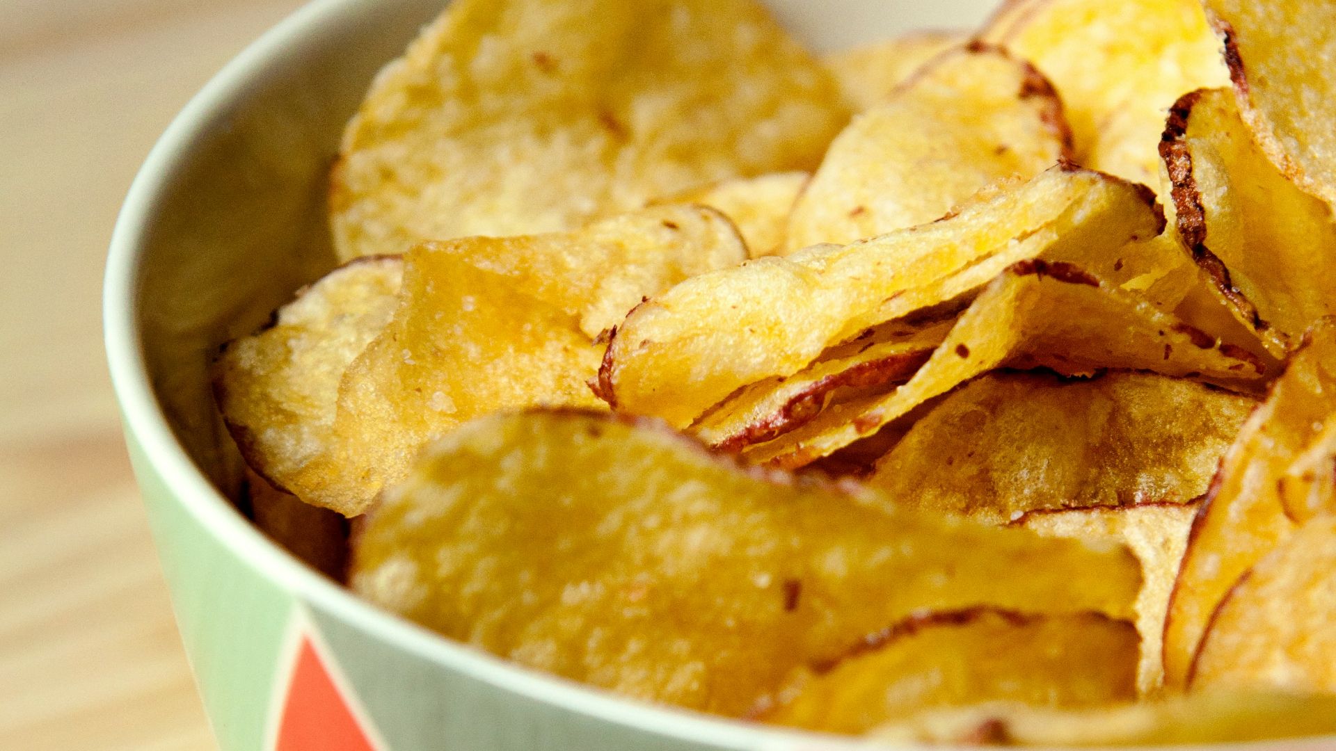 potato chips in bowl