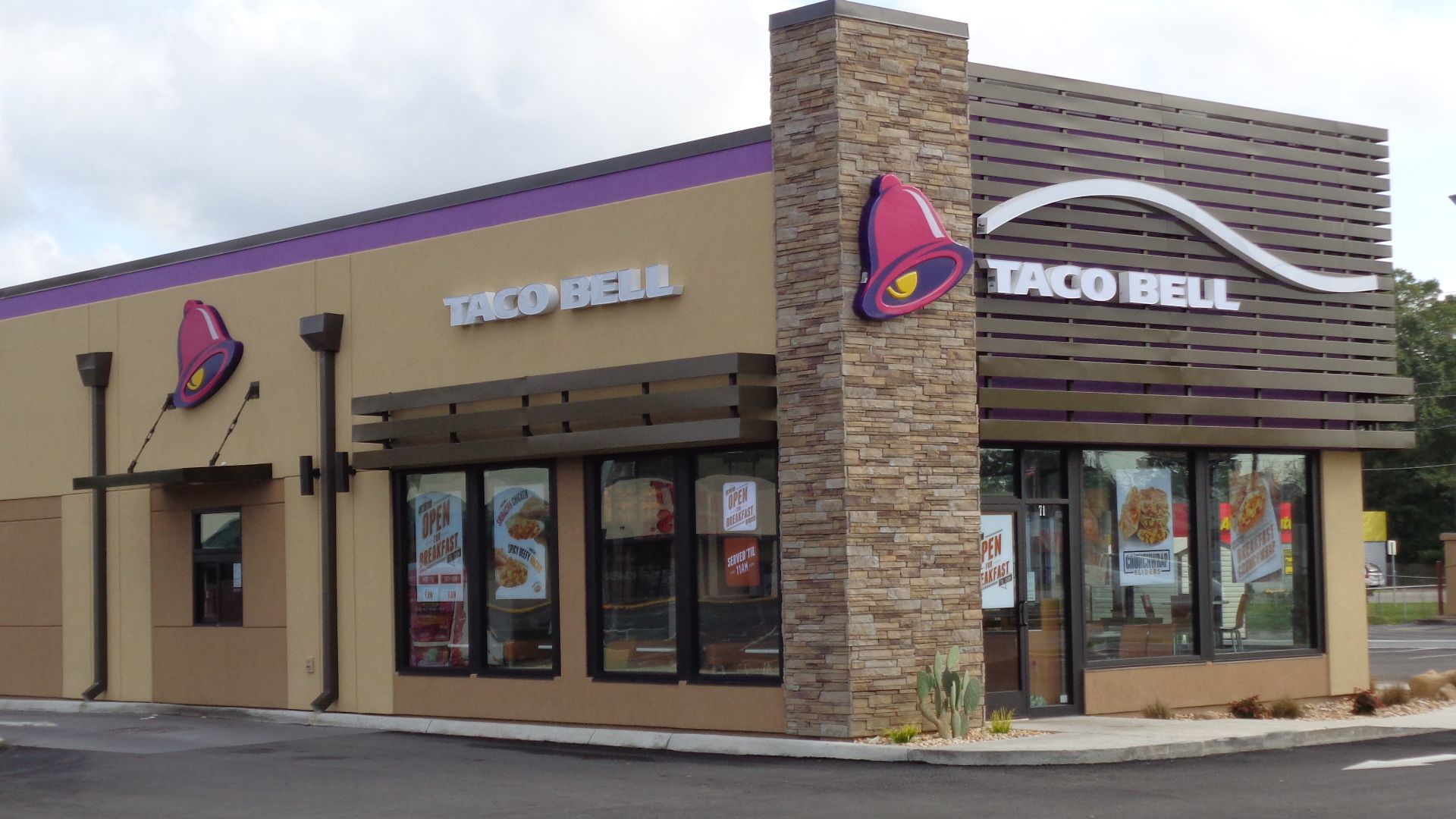 File:Taco Bell, Camilla (cropped).JPG