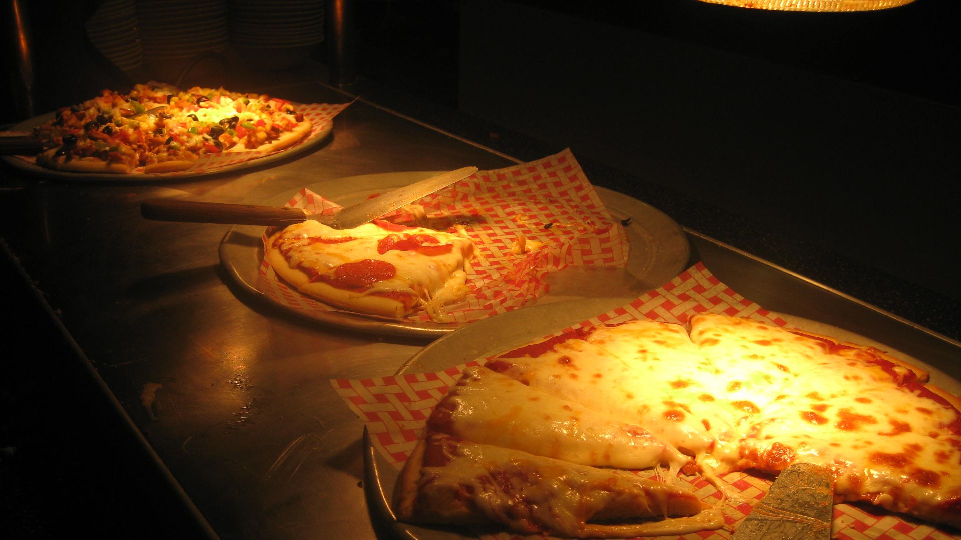 File:Food at the Courtyard Buffet - 2010 04.jpg