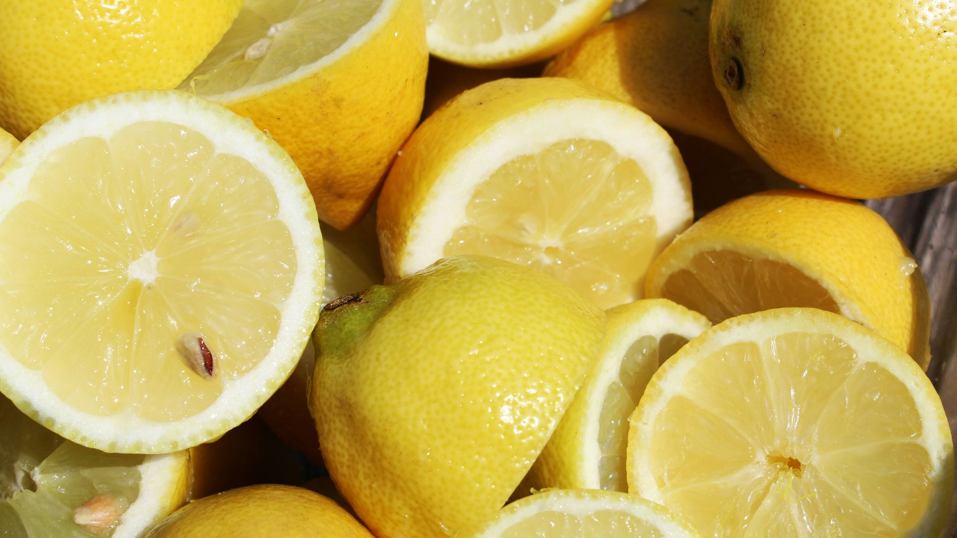 yellow lemon fruit on white ceramic plate