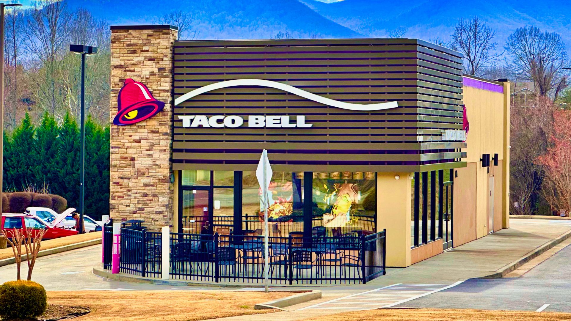 File:A modern Taco Bell restaurant in Hiawassee, Georgia.jpg